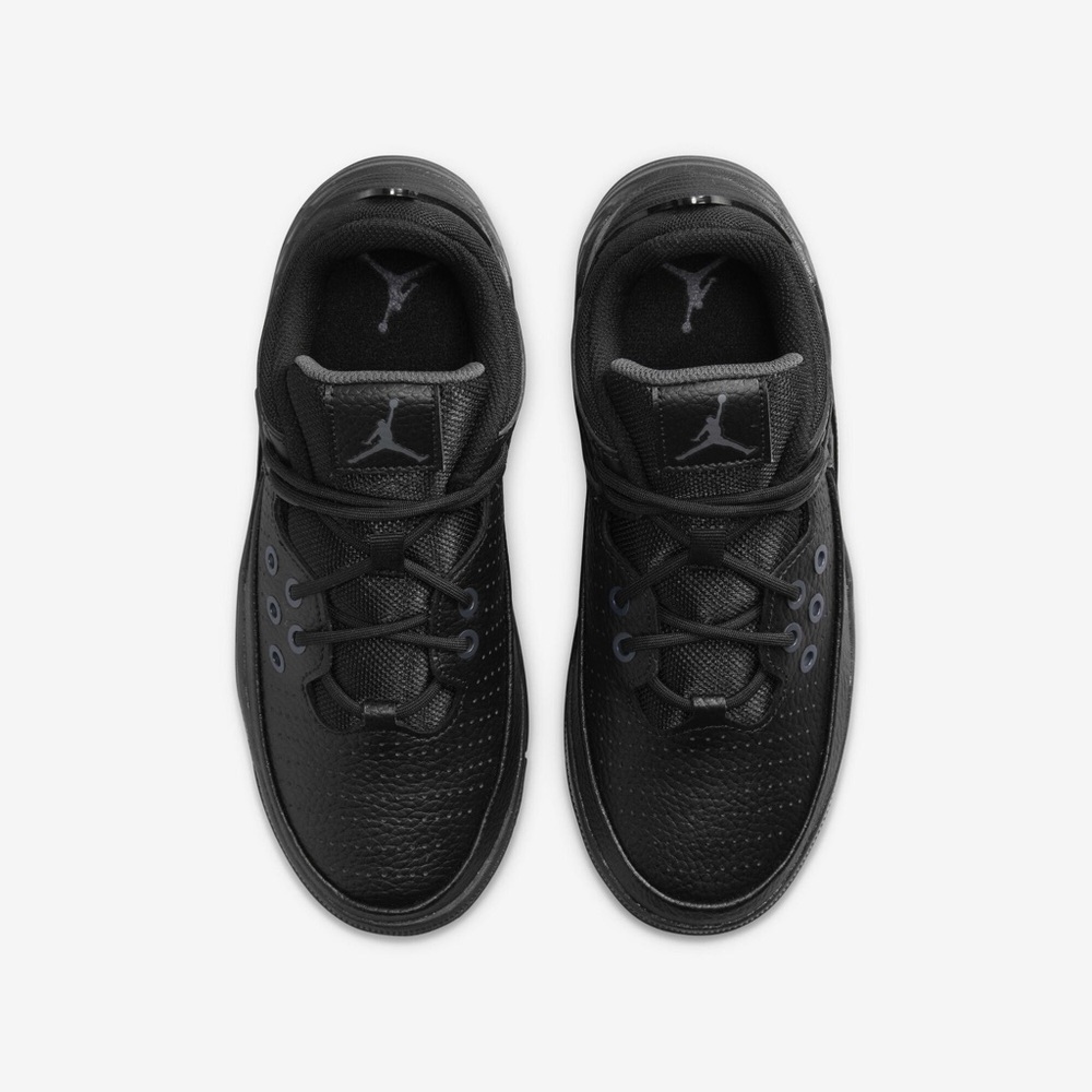 Nike Jordan youth Max Aura 5 sneakers in a black anthracite colorway Size 6.5Y